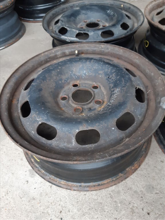 Skoda Octavia <p>Felni méret: 15"</p><p>Felni szélesség: 6.0</p><p>Furatszám: 5</p><p>Osztókör: 100.0</p><p>ET szám: ET38</p><p>Agy Átmérõ: 57.0</p><p>Állapot: Normál</p><p>Érdeklõdéskor hivatkozzon erre: KIN-40108</p><p>Bármire van szüksége hívjon bizalommal!<br>Kizárólag munkaidõben hétfõtõl - péntekig 8-12 13-16 óráig!<br>Alkatrészek széles választékban!<br>Hivatalos Regisztrált Autobontó Kecel!<br>Vásároljon Megbízható Helyrõl Beszerelési Garanciával Profiktól!</p> 25000 5. kép