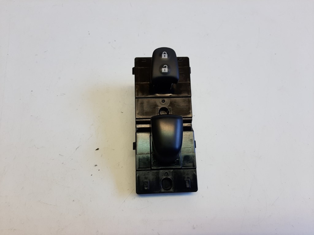 Nissan Micra jobb elsõ ablakemelõ kapcsoló 1. kép