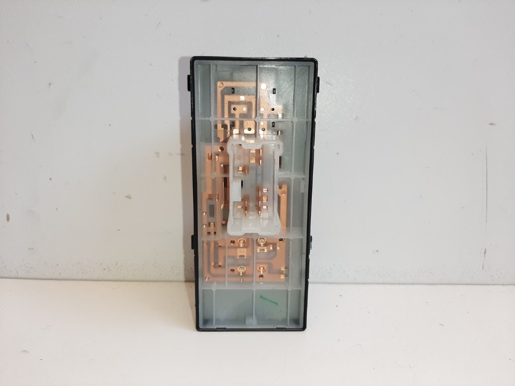 Nissan Micra jobb elsõ ablakemelõ kapcsoló 2. kép