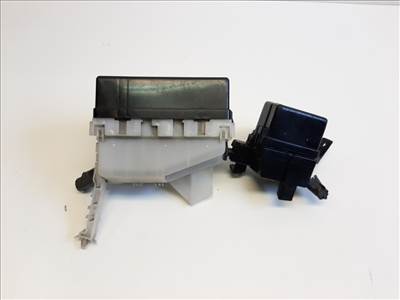 Nissan X-trail (T30) jobb első biztosítéktábla motortér