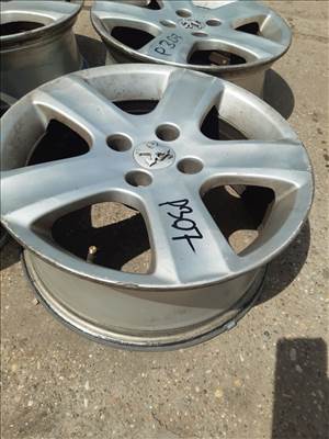 Peugeot 307 <p>Felni méret: 16"</p><p>Felni szélesség: 6.5</p><p>Furatszám: 4</p><p>Osztókör: 108.0</p><p>Állapot: Normál</p><p>Érdeklődéskor hivatkozzon erre: KIN-40153</p><p>Bármire van szüksége hívjon bizalommal!<br>Kizárólag munkaidőben hétfőtől - péntekig 8-12 13-16 óráig!<br>Alkatrészek széles választékban!<br>Hivatalos Regisztrált Autobontó Kecel!<br>Vásároljon Megbízható Helyről Beszerelési Garanciával Profiktól!</p> 65000