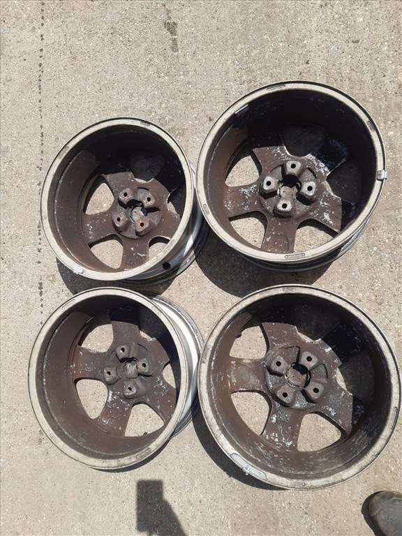 Peugeot 307 <p>Felni méret: 16"</p><p>Felni szélesség: 6.5</p><p>Furatszám: 4</p><p>Osztókör: 108.0</p><p>Állapot: Normál</p><p>Érdeklõdéskor hivatkozzon erre: KIN-40153</p><p>Bármire van szüksége hívjon bizalommal!<br>Kizárólag munkaidõben hétfõtõl - péntekig 8-12 13-16 óráig!<br>Alkatrészek széles választékban!<br>Hivatalos Regisztrált Autobontó Kecel!<br>Vásároljon Megbízható Helyrõl Beszerelési Garanciával Profiktól!</p> 65000 5. kép