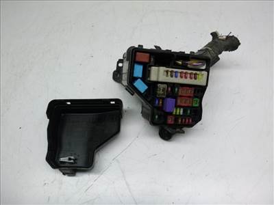 Toyota Verso-S  biztosíték doboz 8266252480