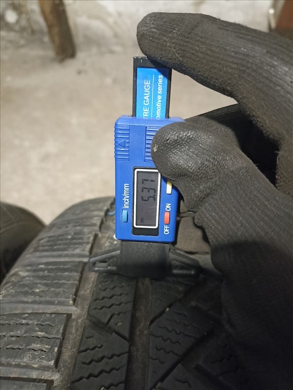  225/6017" használt Continental téli gumi gumi 2. kép