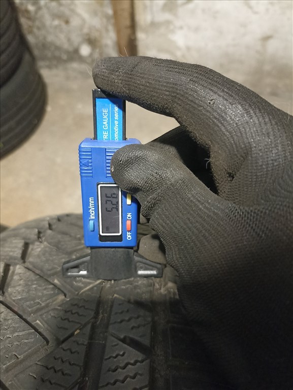  225/6017" használt Continental téli gumi gumi 3. kép