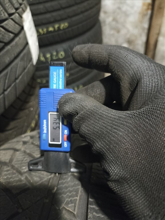  225/6017" használt Continental téli gumi gumi 5. kép