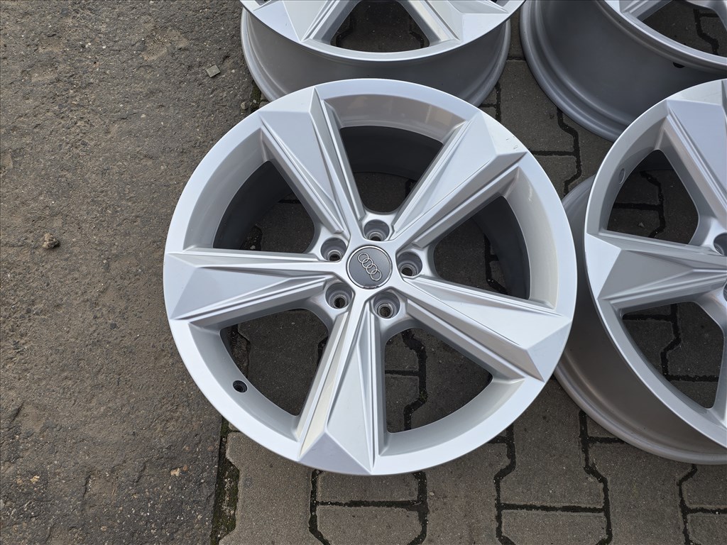  19-es,  5x112 -es újszerű gyári Audi alufelni 4. kép