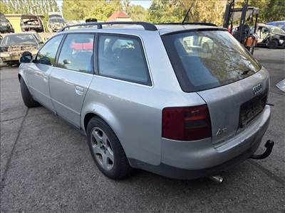 Audi A6 (C5 - 4B) 2.5 TDI quattro BAL HÁTSÓ lámpa 