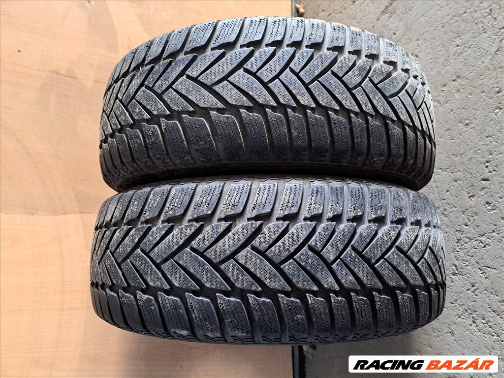 2db 205/60 R15 Dunlop SP Winter Sport M3 Téli gumi eladó! ára! 5000Ft/db Állapota: 5-6mm minta 2. kép