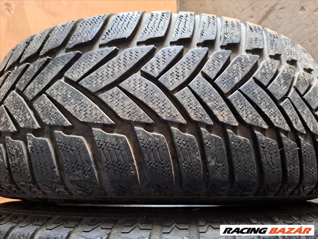 2db 205/60 R15 Dunlop SP Winter Sport M3 Téli gumi eladó! ára! 5000Ft/db Állapota: 5-6mm minta 3. kép