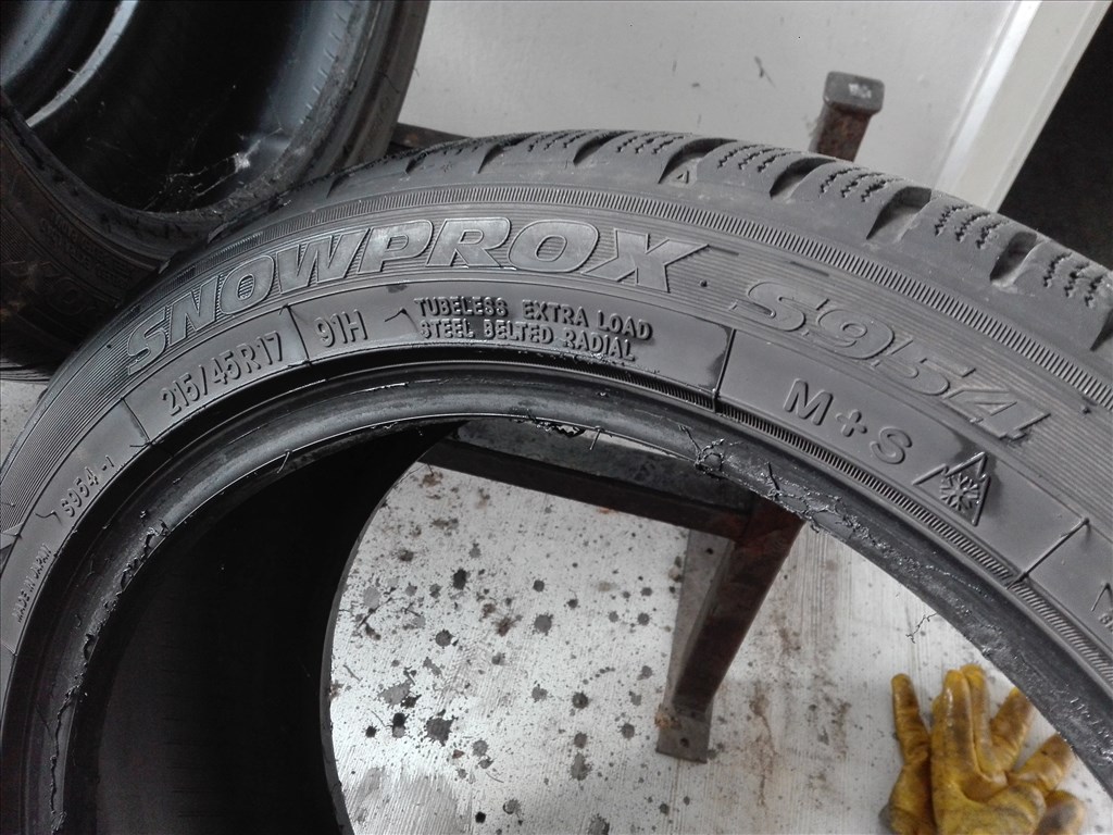 215/45R17 Toyo téli gumi garnitúra 215/45 r17 5. kép