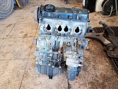 Volkswagen Passat B5 1.6 - Fűzött blokk hengerfejjel  arm031042