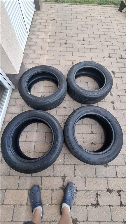 4db. 235/55 R17 103V Falken Zeix ZE310 Nyári gumi DOT 0621 5,0mm bordamélység 1. kép