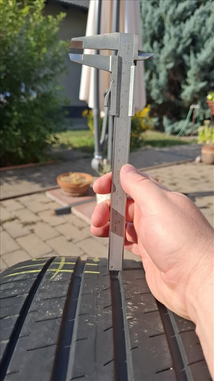  4db. 235/55 R17 103V Falken Zeix ZE310 Nyári gumi DOT 0621 5,0mm bordamélység 2. kép