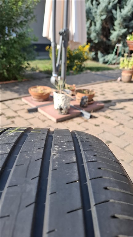  4db. 235/55 R17 103V Falken Zeix ZE310 Nyári gumi DOT 0621 5,0mm bordamélység 3. kép