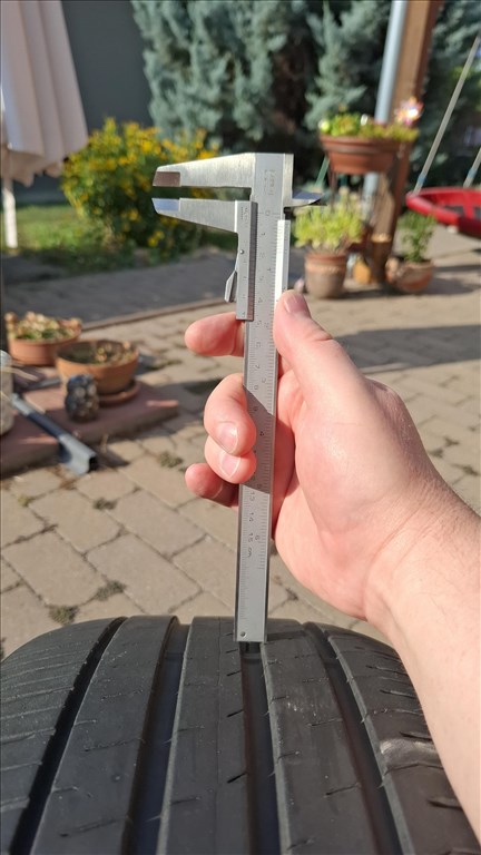  4db. 235/55 R17 103V Falken Zeix ZE310 Nyári gumi DOT 0621 5,0mm bordamélység 4. kép