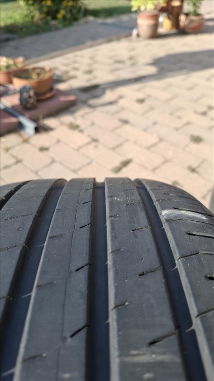 4db. 235/55 R17 103V Falken Zeix ZE310 Nyári gumi DOT 0621 5,0mm bordamélység 5. kép