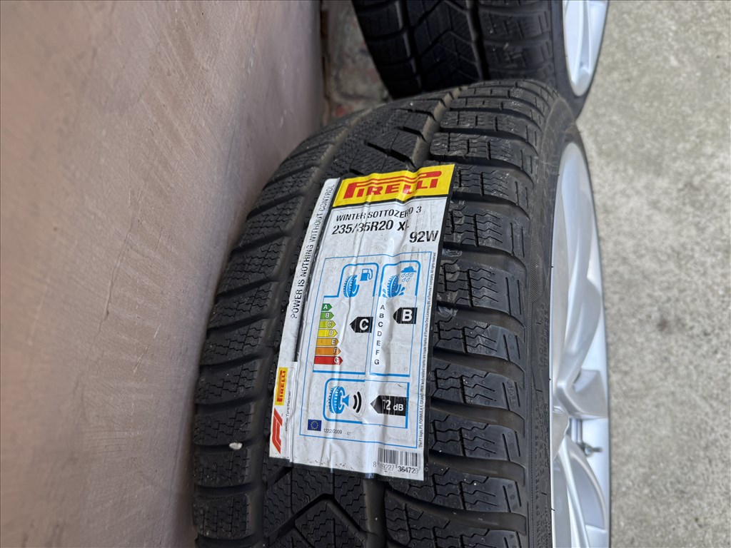 Tesla Model 3 Sport 20" téli kerék garnitúra 235/35 R20 Pirelli Sottozero 3 új 1044227-00-D 4. kép