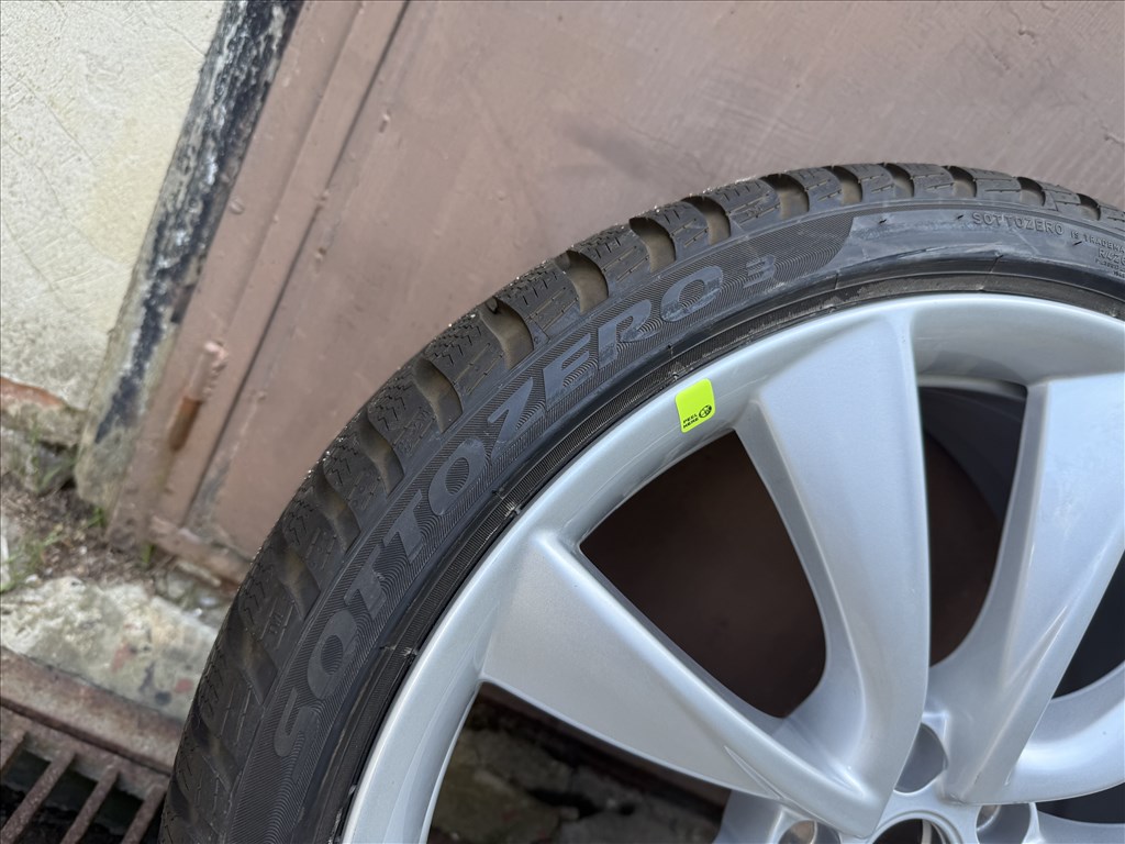 Tesla Model 3 Sport 20" téli kerék garnitúra 235/35 R20 Pirelli Sottozero 3 új 1044227-00-D 5. kép