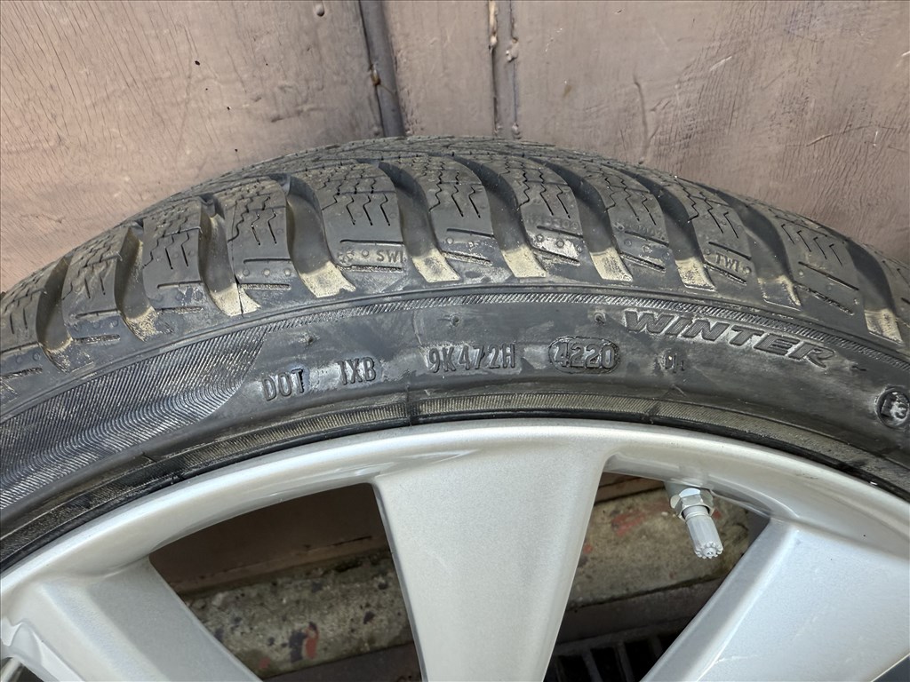 Tesla Model 3 Sport 20" téli kerék garnitúra 235/35 R20 Pirelli Sottozero 3 új 1044227-00-D 7. kép