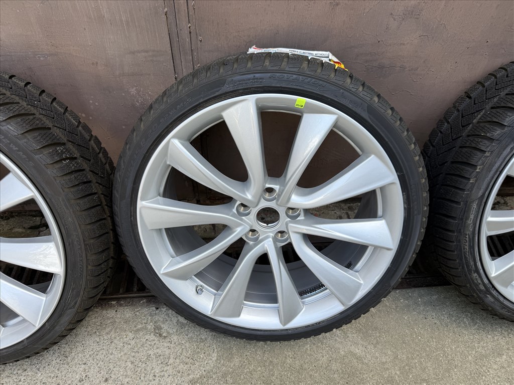 Tesla Model 3 Sport 20" téli kerék garnitúra 235/35 R20 Pirelli Sottozero 3 új 1044227-00-D 12. kép
