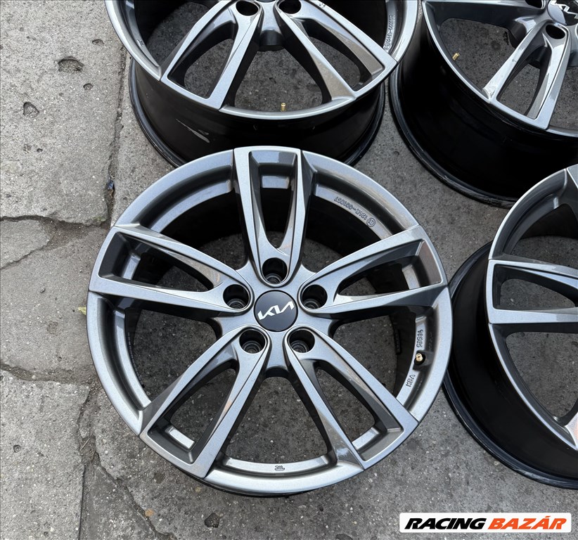  5x114.3 lyukosztású 18" újszerű alufelni 4. kép