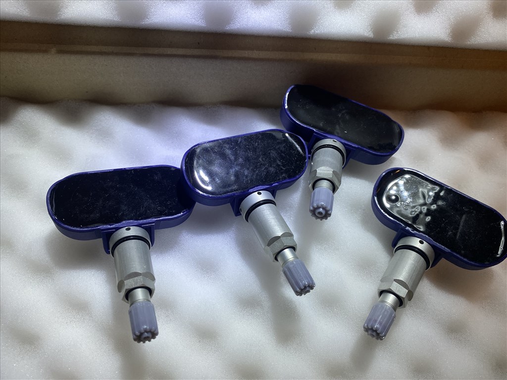 Tesla Tpms BLE szenzor, Tesla bluetooth szenzor Gyári új ezüst 4db 3. kép