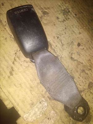 Suzuki Ignis 03-07 Hátsó Biztonsági Öv Csatlakozó