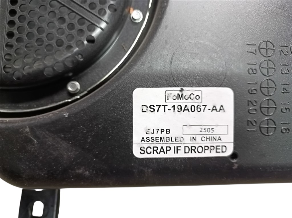 DS7T-19A067-AA – Mondeo Mk5 mélynyomó / mélyláda / gyári hangszóró 2. kép