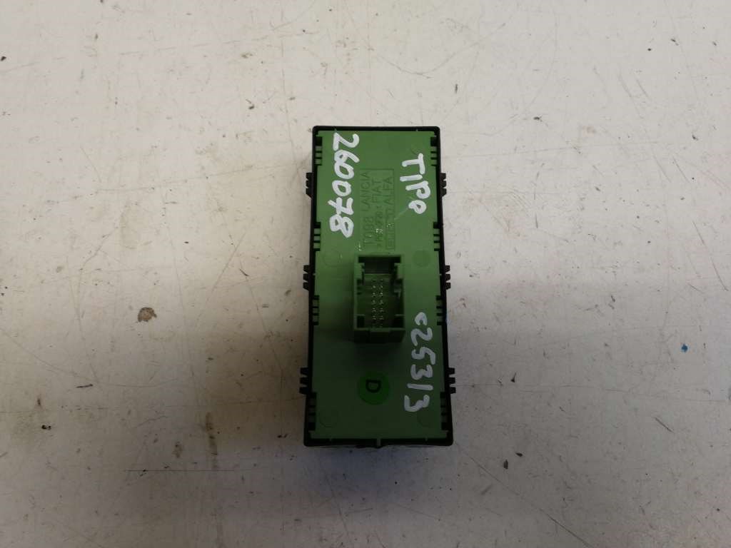 Fiat Tipo bal elsõ ablakemelõ kapcsoló 30170988 2. kép