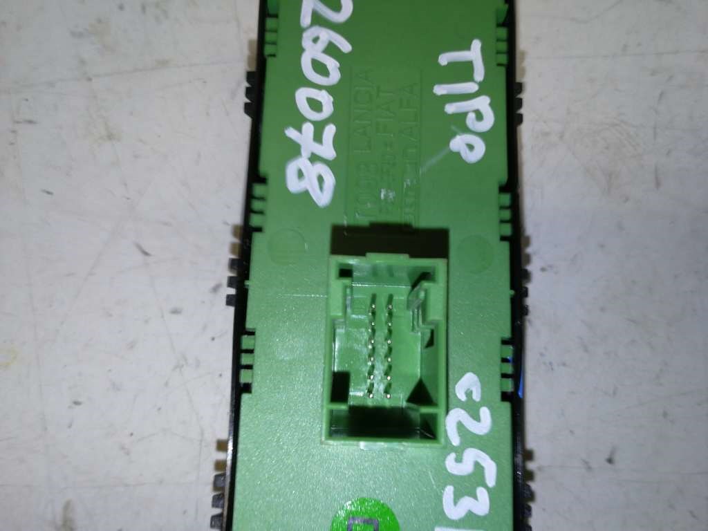 Fiat Tipo bal elsõ ablakemelõ kapcsoló 30170988 3. kép