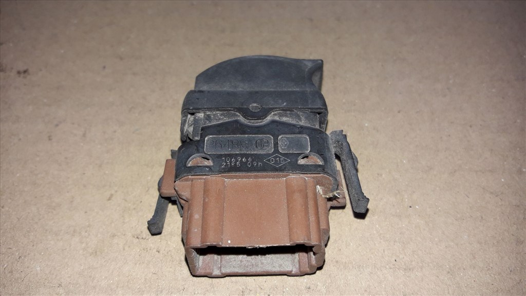 Renault Trafic Ablakemelõ Kapcsoló 26488 2. kép