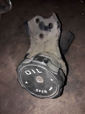 Mitsubishi L400 Olaj Beöntő Sapka / Olaj Betöltő Fedél