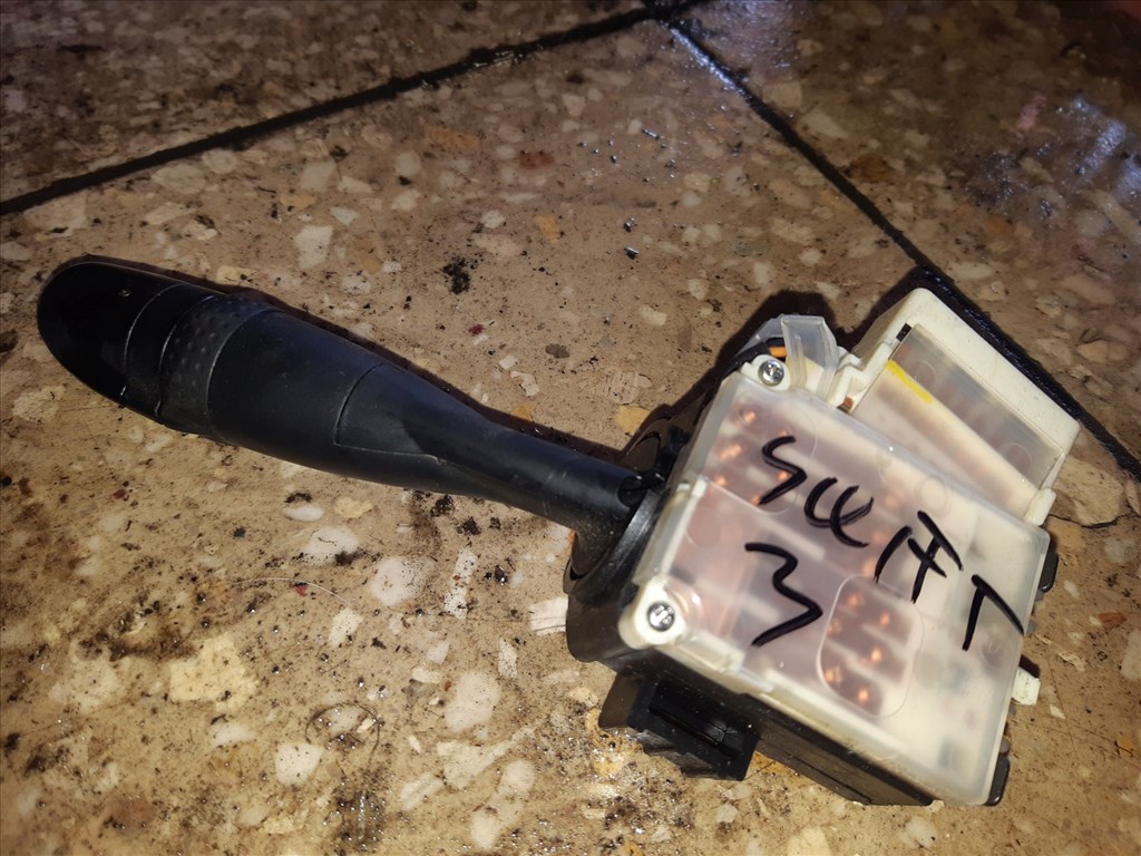 Suzuki Swift III 04-10 Index Kapcsoló 3. kép