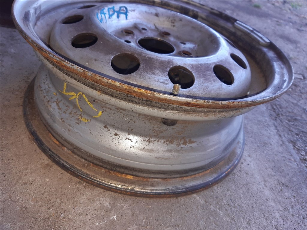 Lada 112 99-08 <p>Felni méret: 14"</p><p>Felni szélesség: 5.0</p><p>Furatszám: 4</p><p>Osztókör: 100.0</p><p>Állapot: Normál</p><p>Érdeklõdéskor hivatkozzon erre: KIN-65928</p><p>Bármire van szüksége hívjon bizalommal!<br>Kizárólag munkaidõben hétfõtõl - péntekig 8-12 13-16 óráig!<br>Alkatrészek széles választékban!<br>Hivatalos Regisztrált Autobontó Kecel!<br>Vásároljon Megbízható Helyrõl Beszerelési Garanciával Profiktól!</p> 1. kép