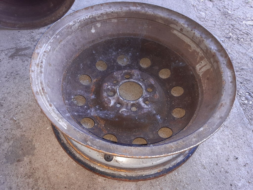 Lada 112 99-08 <p>Felni méret: 14"</p><p>Felni szélesség: 5.0</p><p>Furatszám: 4</p><p>Osztókör: 100.0</p><p>Állapot: Normál</p><p>Érdeklõdéskor hivatkozzon erre: KIN-65928</p><p>Bármire van szüksége hívjon bizalommal!<br>Kizárólag munkaidõben hétfõtõl - péntekig 8-12 13-16 óráig!<br>Alkatrészek széles választékban!<br>Hivatalos Regisztrált Autobontó Kecel!<br>Vásároljon Megbízható Helyrõl Beszerelési Garanciával Profiktól!</p> 2. kép