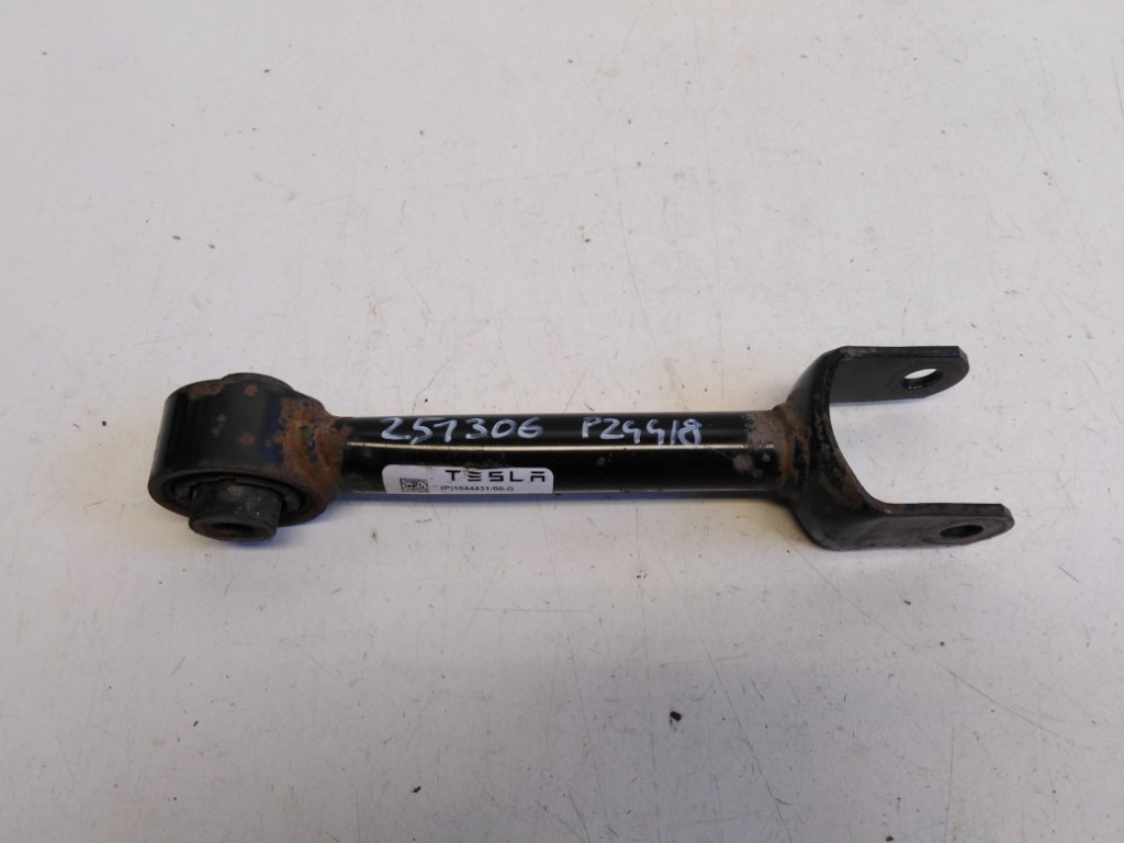 Tesla Model 3 jobb hátsó alsó lengõkar 104443100G 1. kép