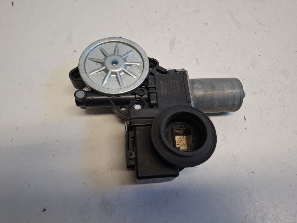 Toyota Prius Plus bal elsõ ablakemelõ motor 8572062010 0620204021 2. kép