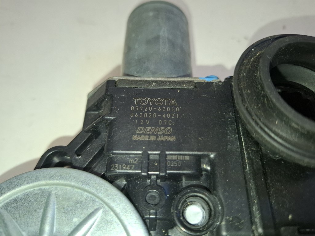 Toyota Prius Plus bal elsõ ablakemelõ motor 8572062010 0620204021 4. kép