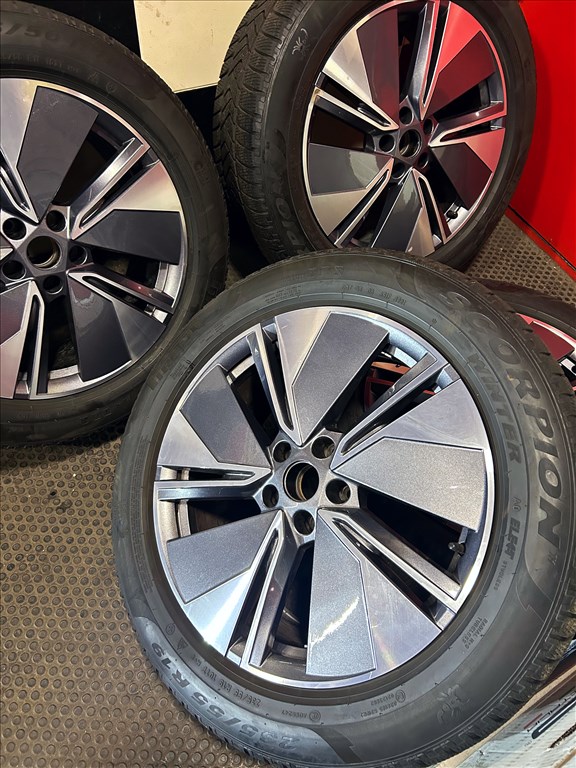  5x112 GYARI 19”téli PIRELLI R19 SKODA,VW,Audi,SEAT 19 2. kép