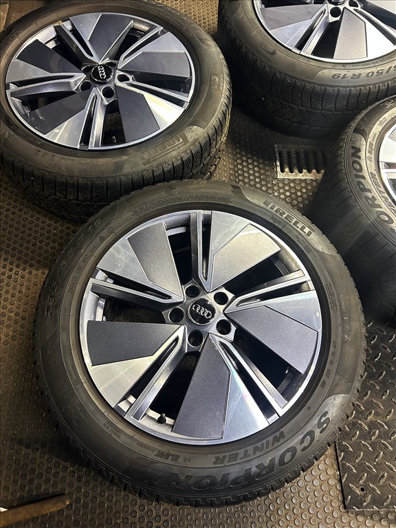 5x112 GYARI 19”téli PIRELLI R19 SKODA,VW,Audi,SEAT 19 3. kép