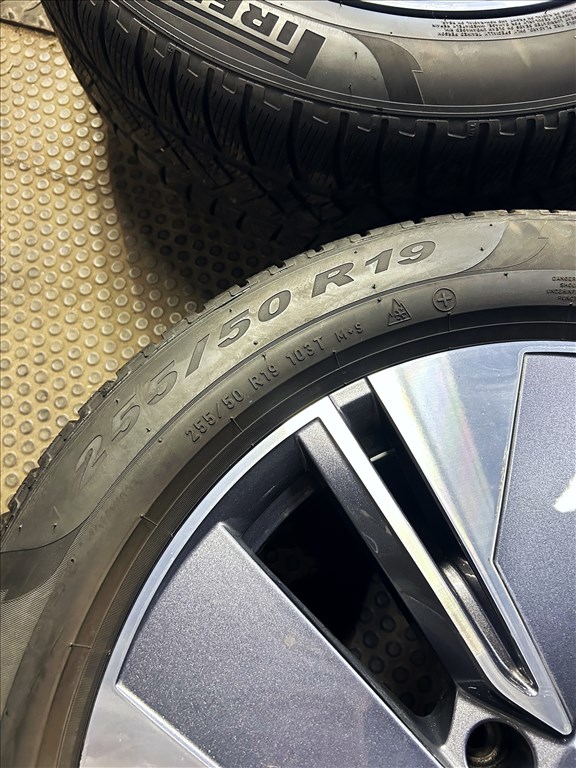  5x112 GYARI 19”téli PIRELLI R19 SKODA,VW,Audi,SEAT 19 5. kép