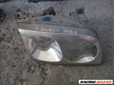 Hyundai Trajet első lámpa fényszóró