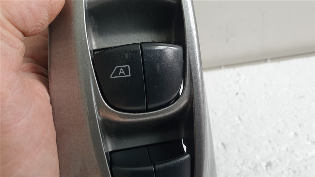 512274 Nissan Juke 2013, Ablakemelő Kapcsoló,  Bal Első. 3. kép
