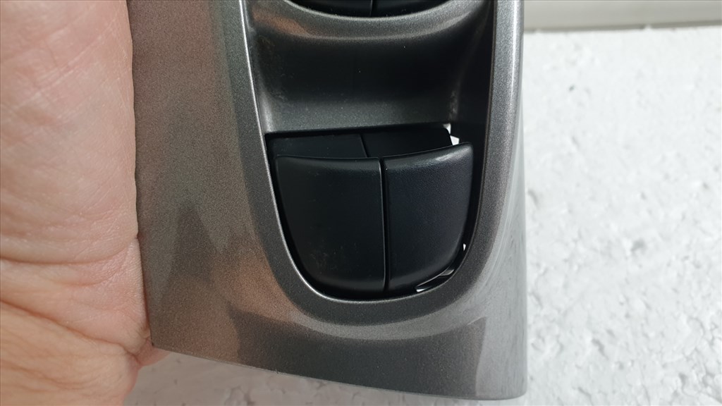 512274 Nissan Juke 2013, Ablakemelő Kapcsoló,  Bal Első. 4. kép