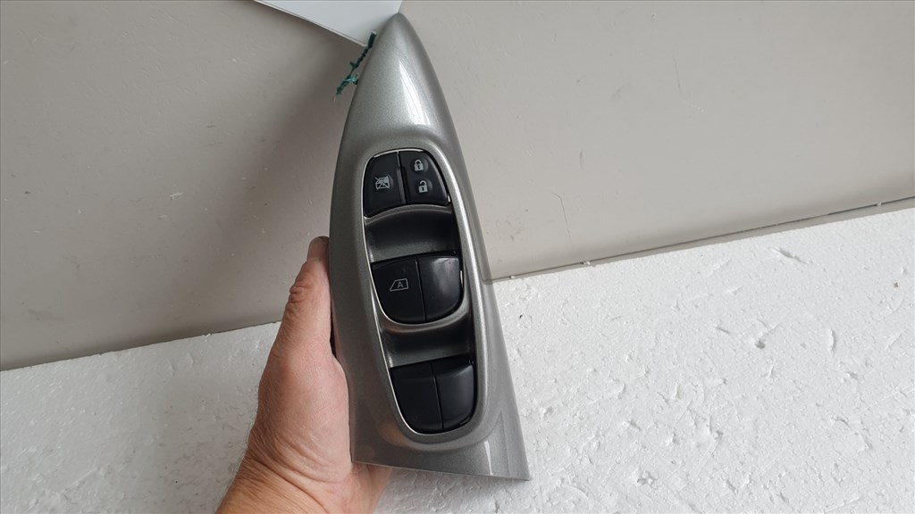 512274 Nissan Juke 2013, Ablakemelő Kapcsoló,  Bal Első. 5. kép