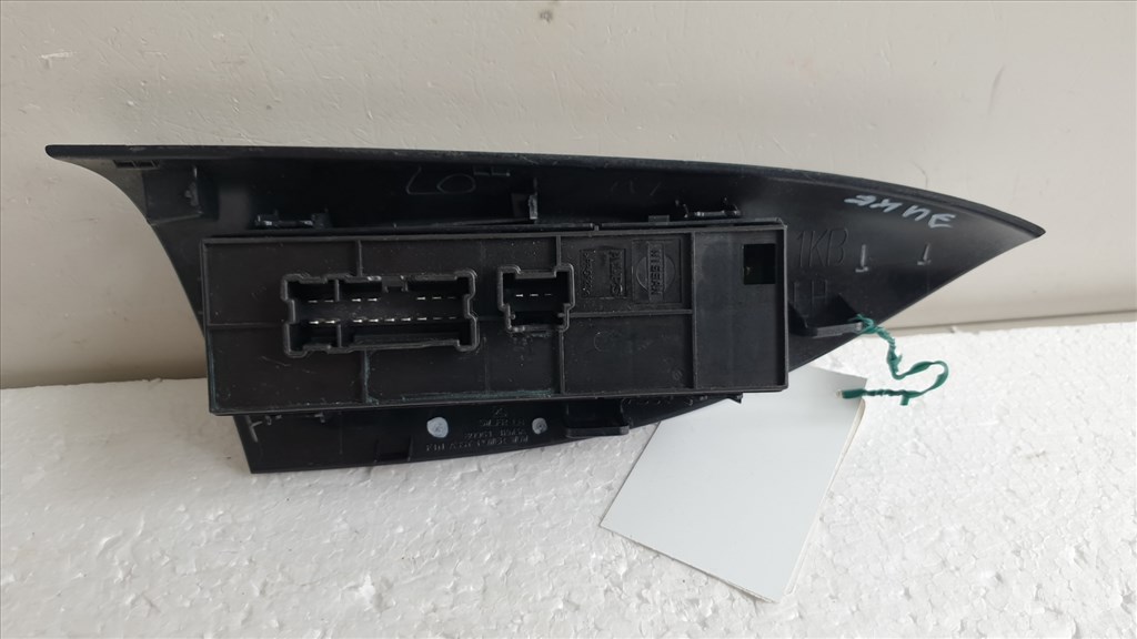 512274 Nissan Juke 2013, Ablakemelő Kapcsoló,  Bal Első. 8. kép