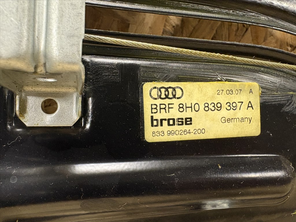 Audi A4 (B6/B7) Cabriolet 3.0 TDI Quattro hátsó ablakemelő szerkezet  8h0839397a 2. kép