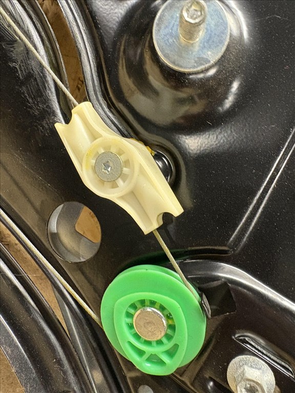 Audi A4 (B6/B7) Cabriolet 3.0 TDI Quattro hátsó ablakemelő szerkezet  8h0839397a 3. kép