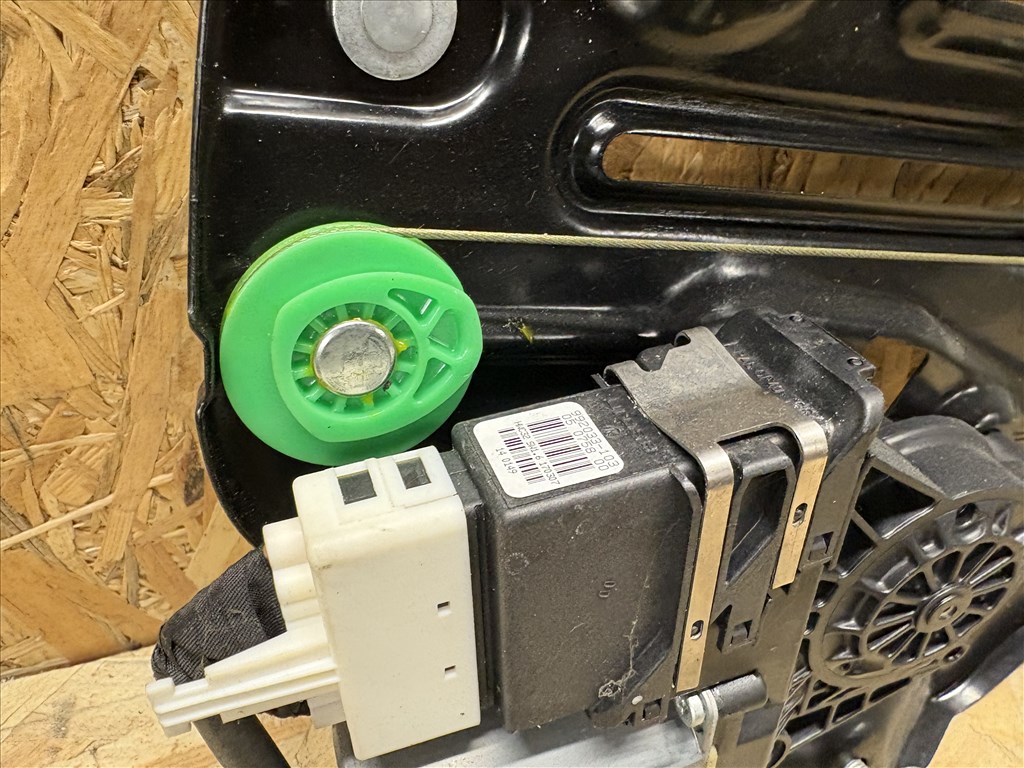 Audi A4 (B6/B7) Cabriolet 3.0 TDI Quattro hátsó ablakemelő szerkezet  8h0839397a 4. kép